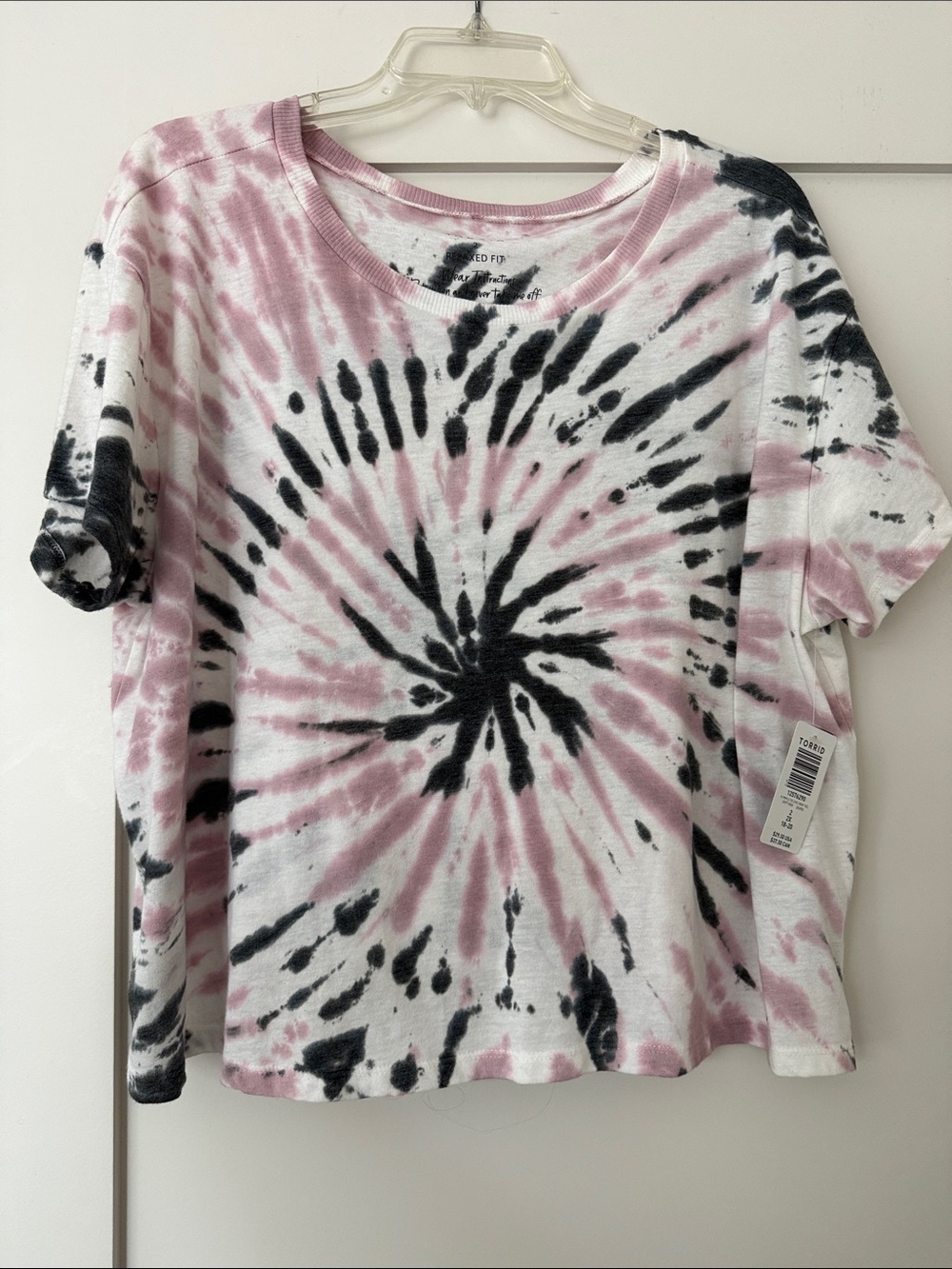 Torrid. NWT. Size 2X  Pink & Black Tie-Dye Short Sleeve Tee. cropped